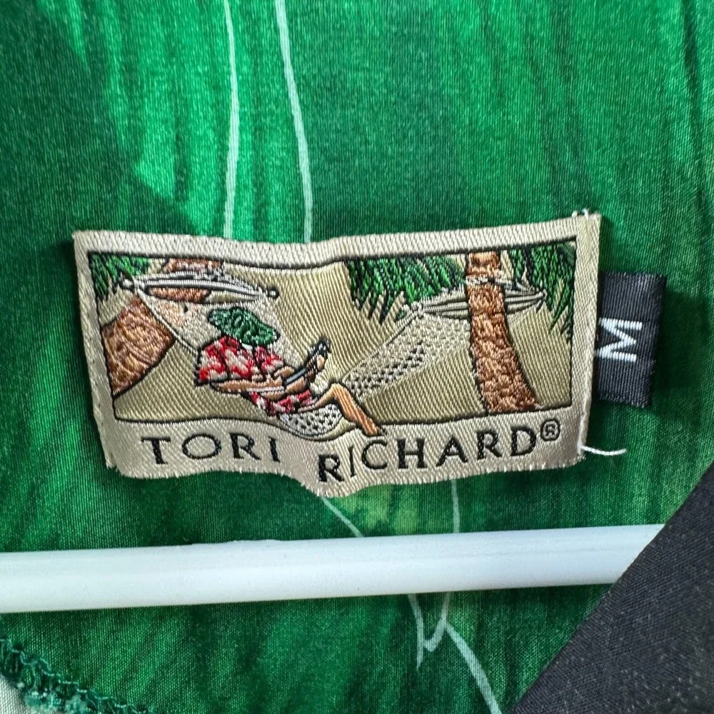 Vintage Tori Richard Shirt Mens Mediuim Black Hawaiian Aloha Rayon Button Up USA